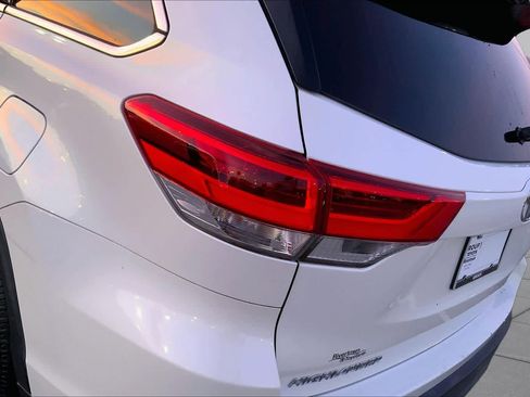 Used 2017 Toyota Highlander LE FWD image 27