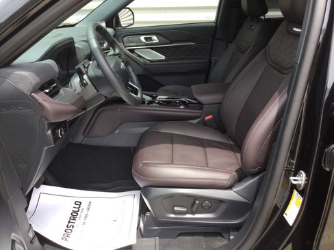 New 2026 Ford Explorer Platinum w/ LUX Leather Package AWD/4WD image 6