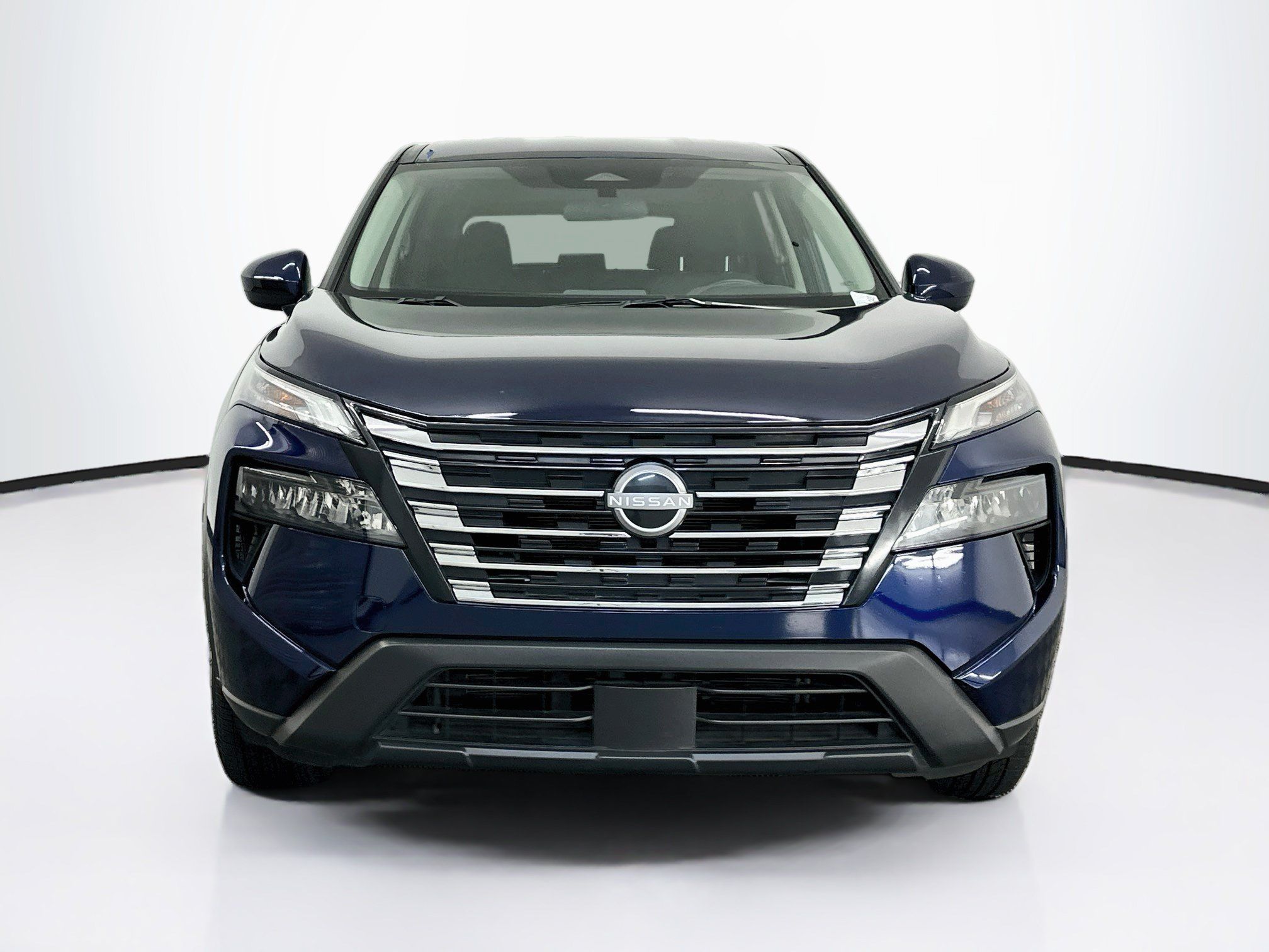 Used 2025 Nissan Rogue SV AWD/4WD image 2