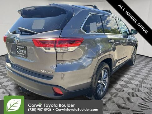 Used 2017 Toyota Highlander XLE w/ Carpet Mat Package AWD/4WD image 8