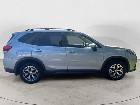Used 2022 Subaru Forester Premium AWD/4WD image 7