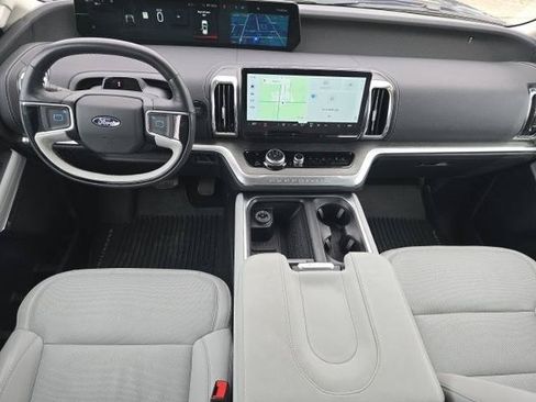 Certified 2025 Ford Expedition Platinum w/ Driver's Package AWD/4WD image 5