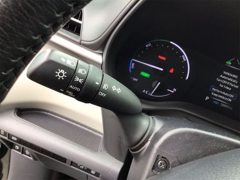 Used 2024 Toyota Sienna XLE image 18