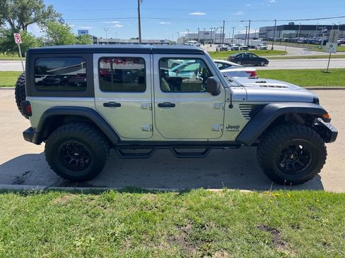 Used 2018 Jeep Wrangler Unlimited Rubicon AWD/4WD image 6