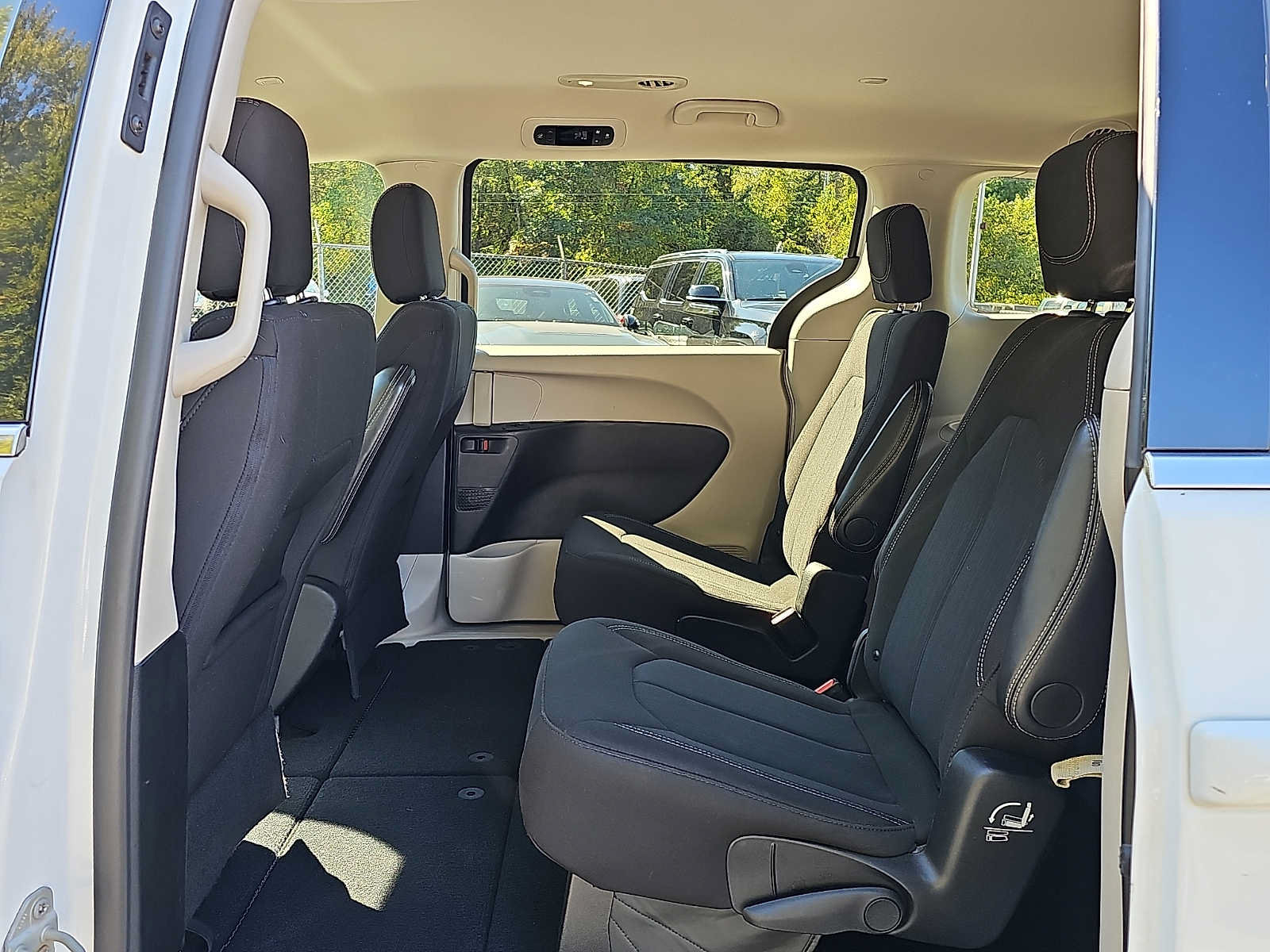 Used 2024 Chrysler Voyager LX FWD image 11