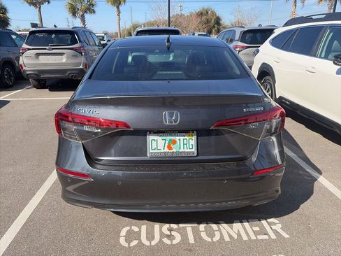 Used 2023 Honda Civic Touring image 2