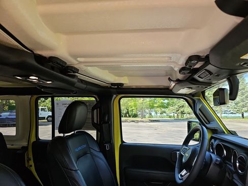 Used 2023 Jeep Wrangler Unlimited Rubicon 4xe w/ Cold Weather Group AWD/4WD image 13