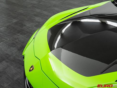 Used 2023 Lamborghini Urus Performante AWD/4WD image 9