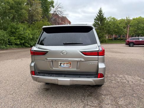 Used 2021 Lexus LX 570 4WD w/ Luxury Package image 26