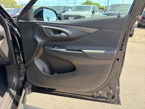 Used 2025 Buick Envista Sport Touring FWD image 22