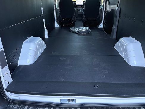 New 2023 Ford E-Transit Medium Roof w/ Interior Upgrade Package RWD image 11
