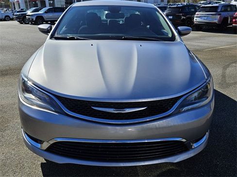 Used 2016 Chrysler 200 Limited image 2