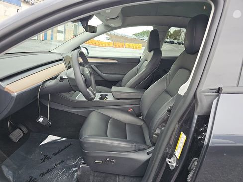 Used 2025 Tesla Model Y Long Range image 5