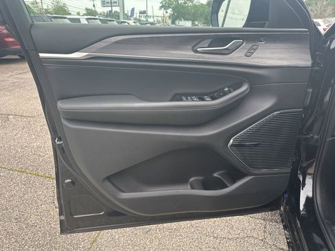 Used 2023 Jeep Grand Cherokee Overland w/ Luxury Tech Group IV image 13