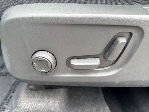 Used 2021 Volvo XC40 T5 R-Design w/ Advanced Package image 14