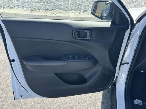 Used 2026 Hyundai Venue SEL image 13