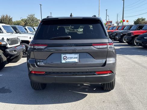 New 2025 Jeep Grand Cherokee Altitude AWD/4WD image 6
