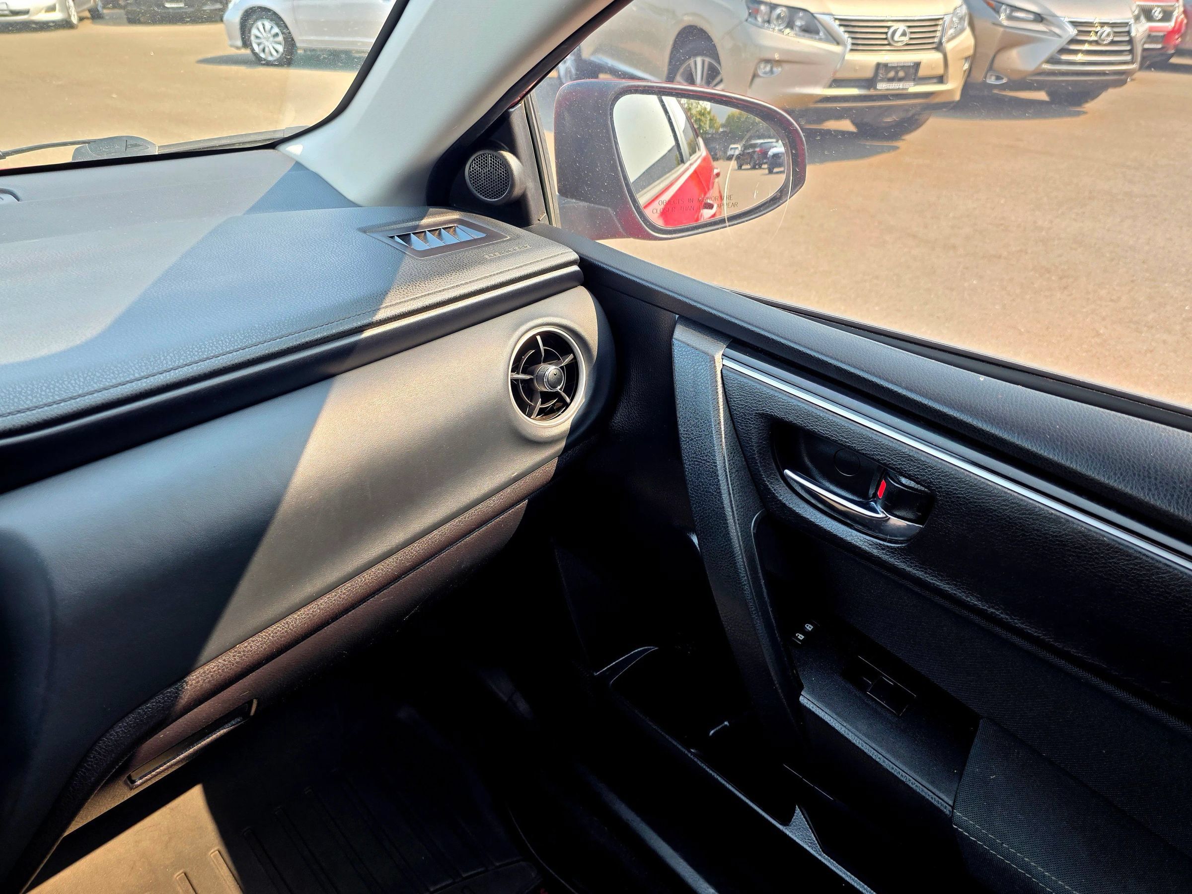 Used 2017 Toyota Corolla LE w/ Carpet Mat Package (TMS) FWD image 33