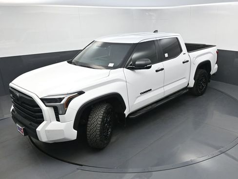 Used 2025 Toyota Tundra SR5 w/ SR5 Convenience Package AWD/4WD image 34