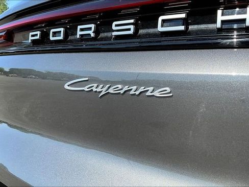 Used 2026 Porsche Cayenne AWD/4WD image 23