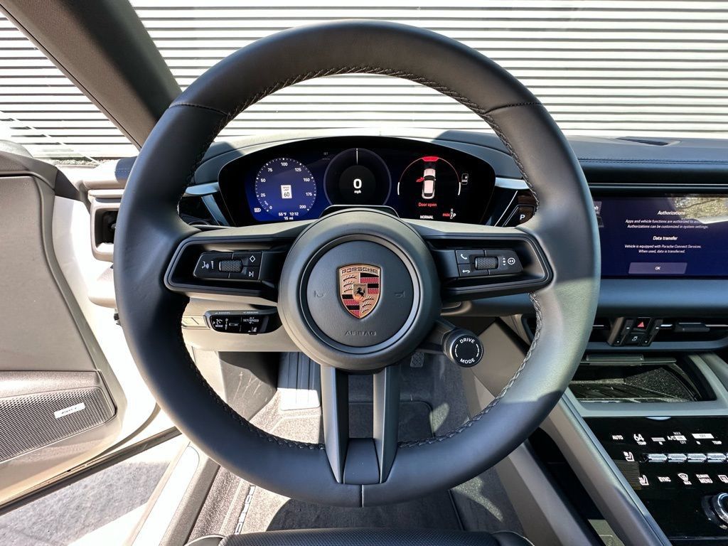 Used 2026 Porsche Macan Electric RWD image 16