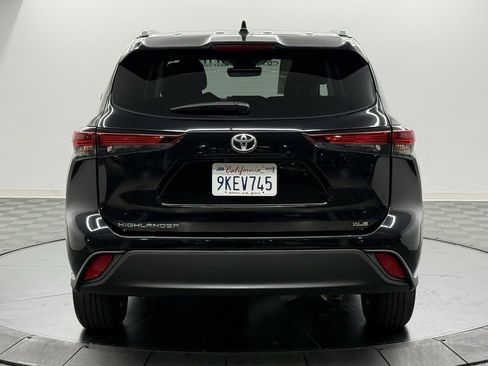 Used 2024 Toyota Highlander XLE image 8