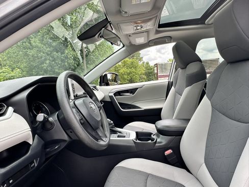 Used 2020 Toyota RAV4 XLE w/ Convenience Package AWD/4WD image 16