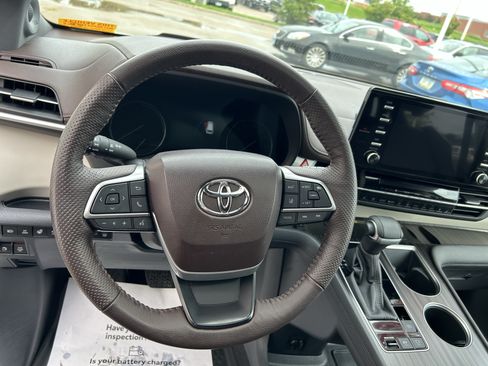 Certified 2023 Toyota Sienna Platinum AWD/4WD image 25