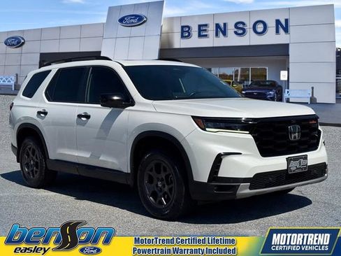 Used 2024 Honda Pilot TrailSport image 1