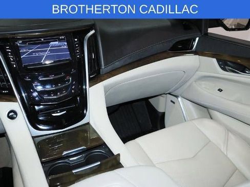 Used 2020 Cadillac Escalade Premium Luxury image 22