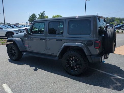 Used 2022 Jeep Wrangler Unlimited Sahara w/ Cold Weather Group AWD/4WD image 6