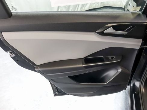 Used 2022 Volkswagen Taos SE image 25