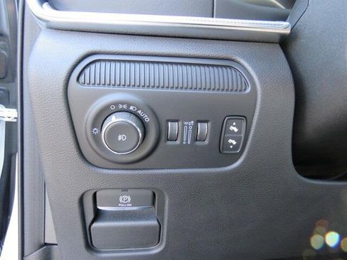 New 2023 Jeep Grand Wagoneer 4WD w/ Convenience Group III image 34