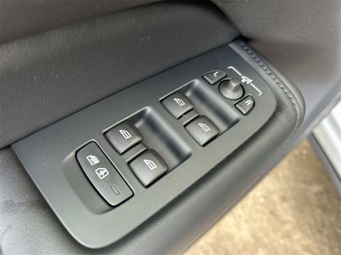 Certified 2025 Volvo XC60 T8 Plus w/ Protection Package Premier image 16