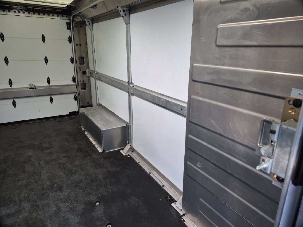 Used 2024 Chevrolet Brightdrop 600 w/ Commercial Equipment Package AWD/4WD image 28