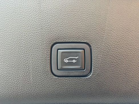 Used 2023 Chevrolet Traverse Premier w/ LPO, Floor Liner Package FWD image 39