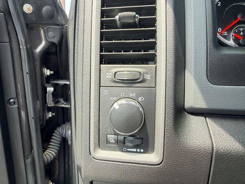 Used 2018 RAM 2500 Tradesman w/ Chrome Appearance Group AWD/4WD image 43
