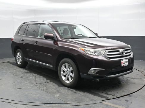 Used 2011 Toyota Highlander w/ Tech Pkg image 4