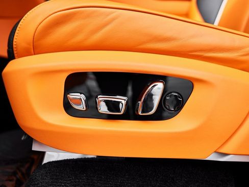 Used 2025 Rolls-Royce Cullinan image 48