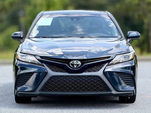Used 2019 Toyota Camry SE FWD image 3