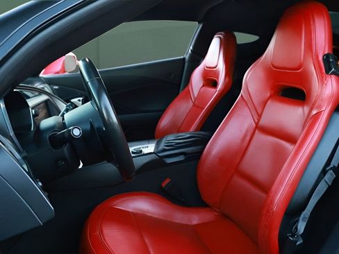 Used 2016 Chevrolet Corvette Stingray Coupe RWD image 2