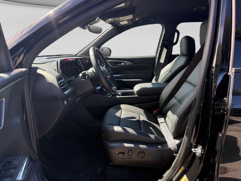 Used 2026 Chevrolet Traverse LT w/ Driver Confidence Package FWD image 10