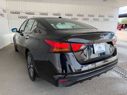 Used 2024 Nissan Altima 2.5 SV FWD image 2