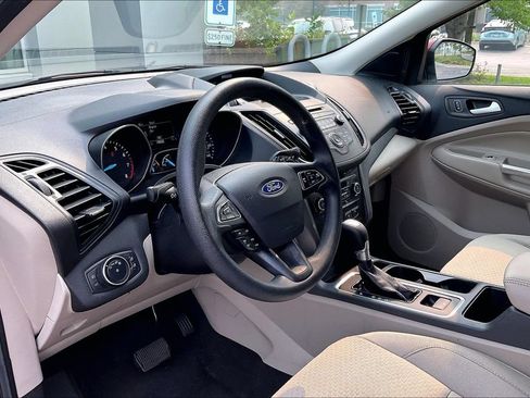 Used 2017 Ford Escape SE w/ SE Cold Weather Package FWD image 17