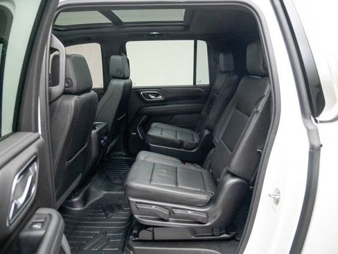 Used 2021 Chevrolet Suburban LT image 24