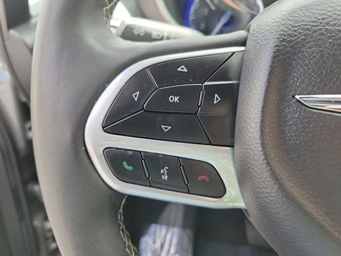 Used 2025 Chrysler Pacifica Select FWD image 20