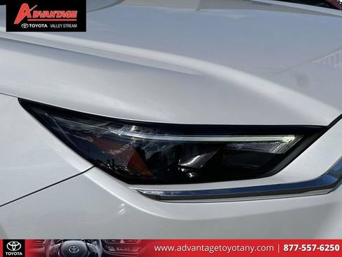 Used 2024 Toyota Grand Highlander AWD image 12