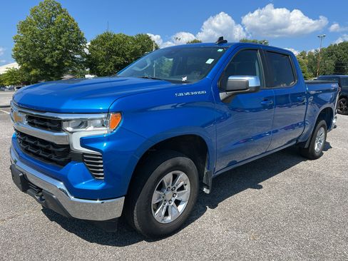 Used 2022 Chevrolet Silverado 1500 LT AWD/4WD image 2