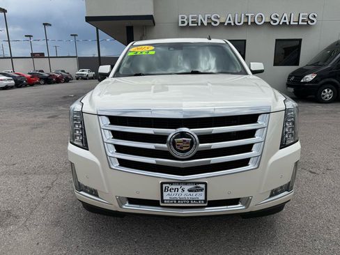 Used 2015 Cadillac Escalade Luxury AWD/4WD image 3