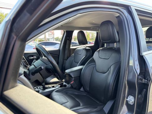 Used 2019 Jeep Cherokee Limited AWD/4WD image 21